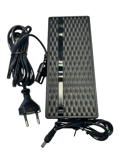 Scooter Şarj Cihazı 42 Volt 3 Amper Adaptör 5,5x2,5MM Uç Hızlı Şarj