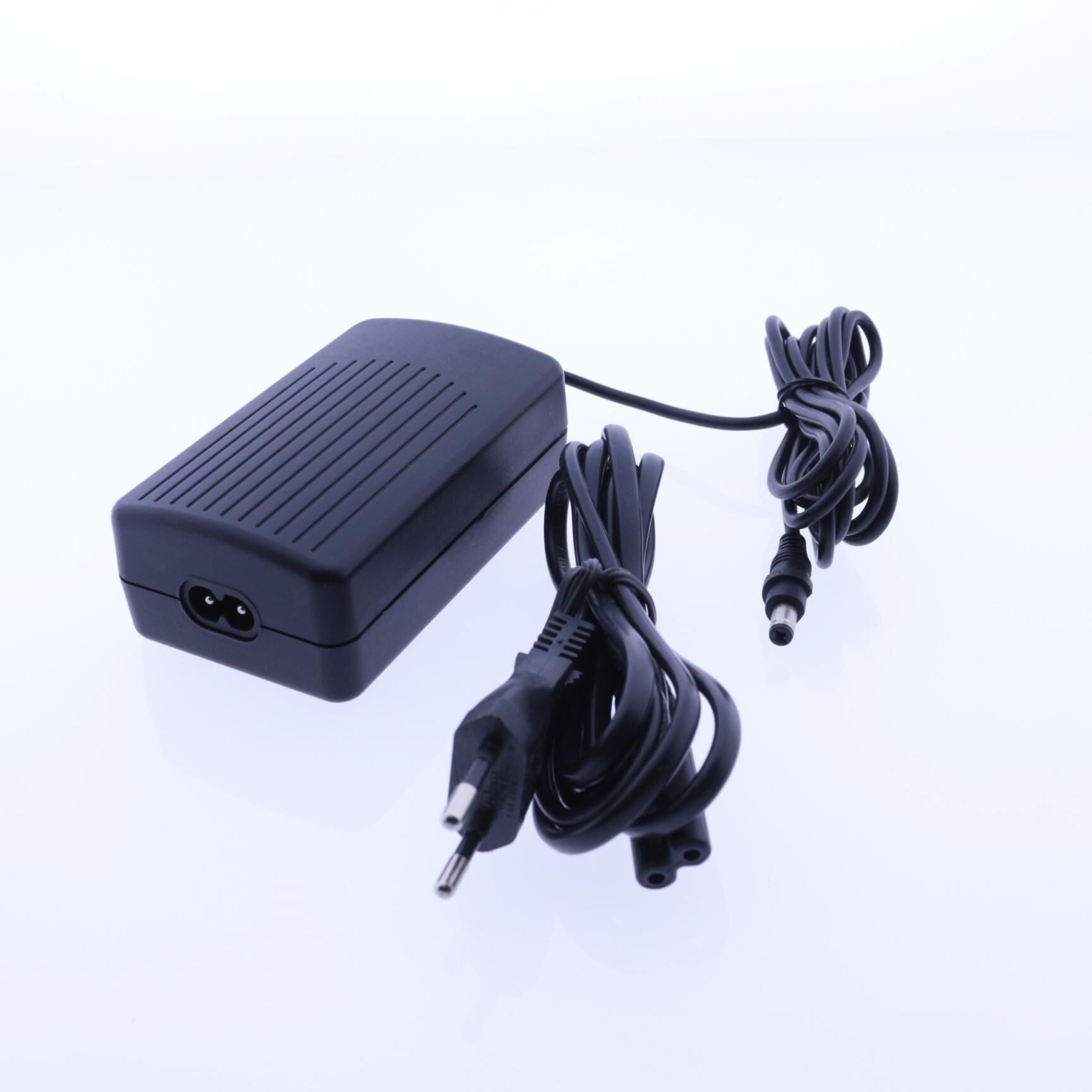 18 Volt 2 Amper Adaptör