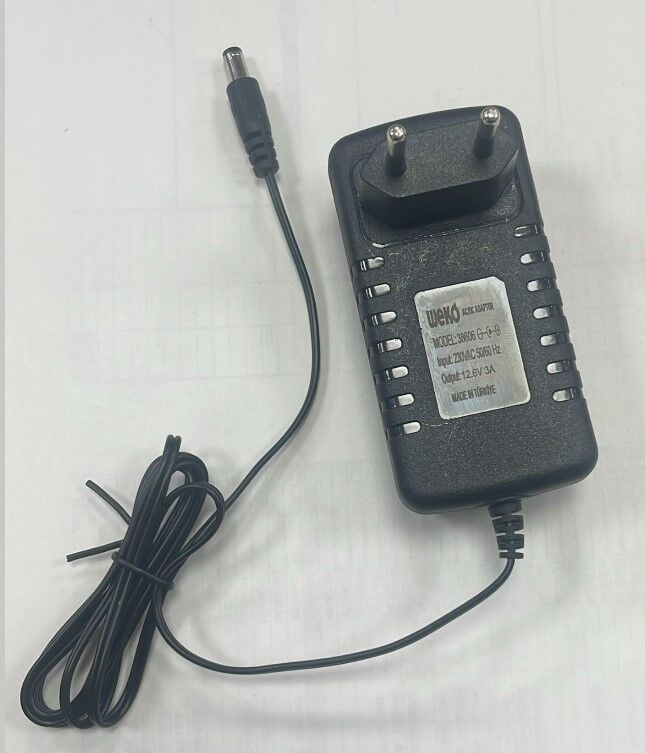 Weko WK-38606 Yerli Üretim 12.6 Volt - 3 Amper 5.5*2.5 Mm Uçlu Ledli Priz Tipi Şarj Adaptörü